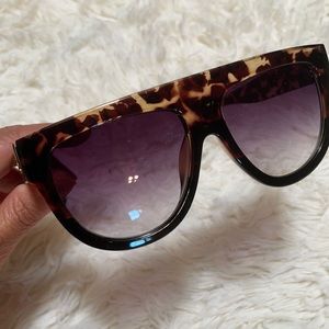 Brown tortoise frame sunglasses . EUC